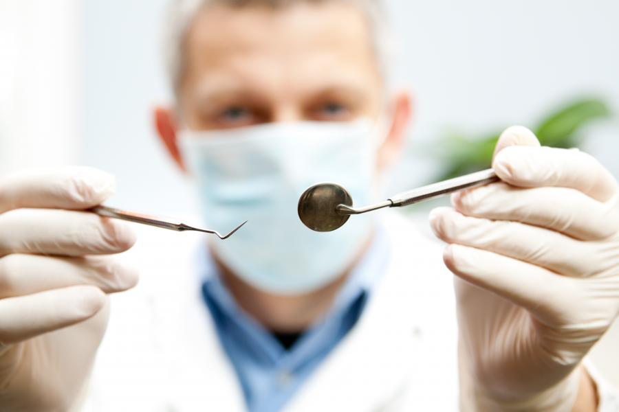 Souběh funkcí jednatele a stomatologa
