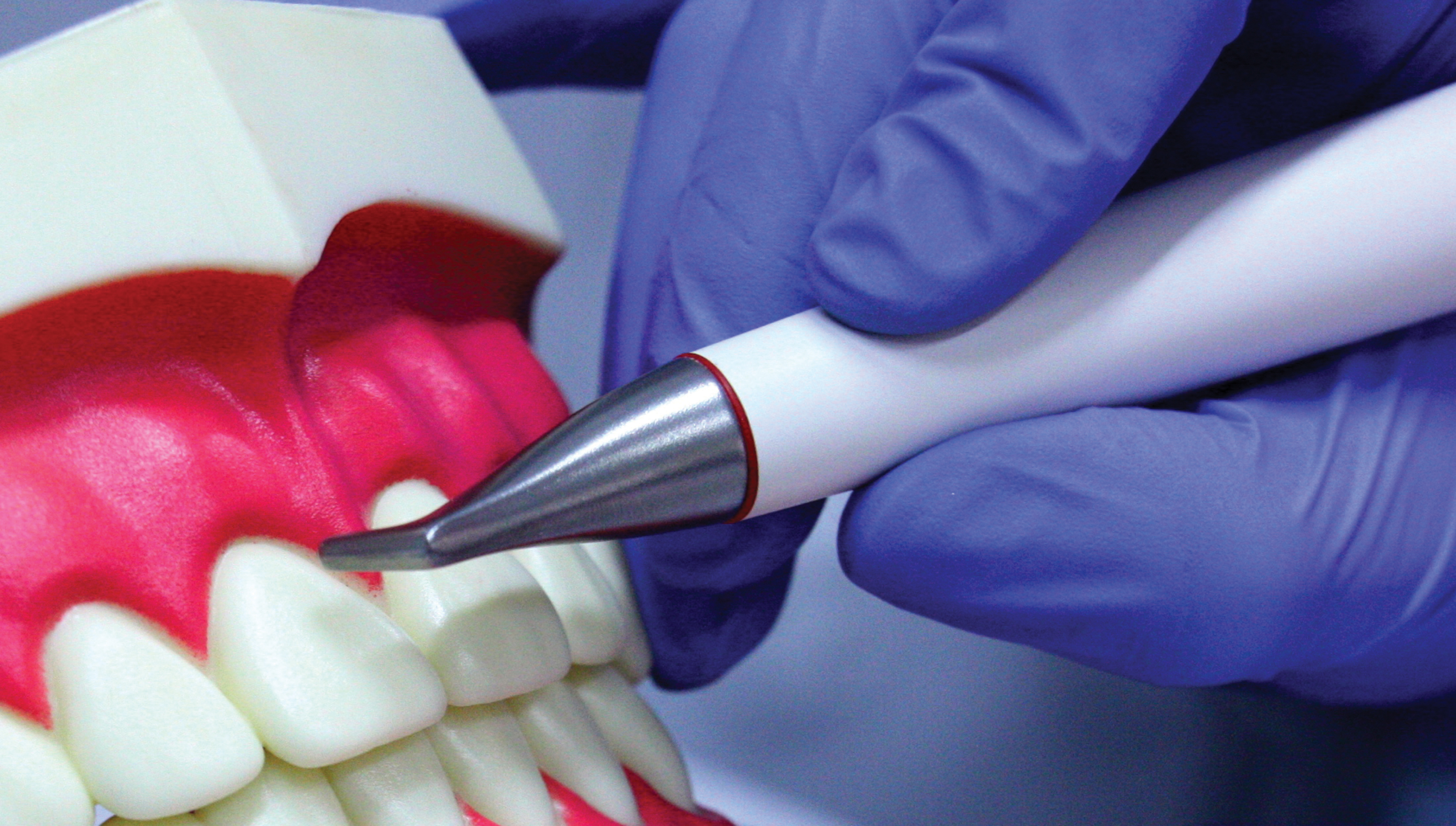 Как называется инструмент для чистки зубов ультразвуком. АИР флоу в стоматологии. Профгигиена зубов Air Flow. Система АИР флоу стоматология.