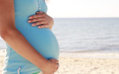 Nízká porodní váha a problémy v těhotenství se mohou podepsat na zubní sklovině